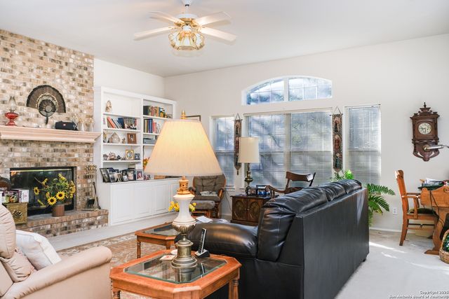309 E Oak Wood Rd, Kerrville, TX 78028
