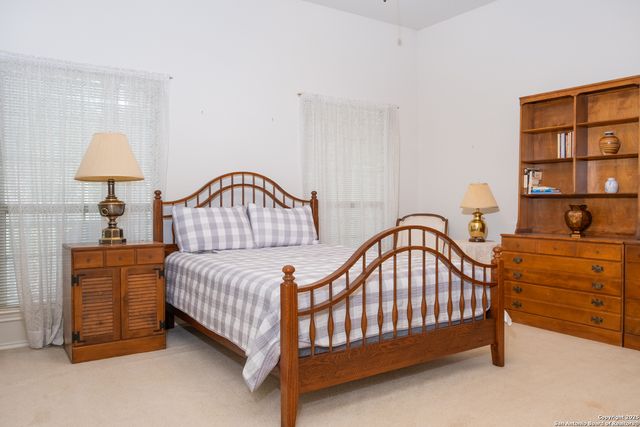309 E Oak Wood Rd, Kerrville, TX 78028