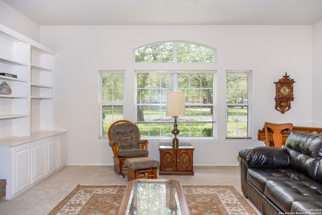 309 E Oak Wood Rd, Kerrville, TX 78028
