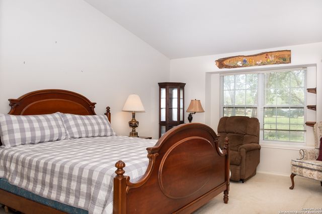 309 E Oak Wood Rd, Kerrville, TX 78028