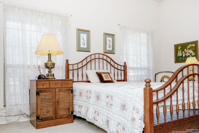 309 E Oak Wood Rd, Kerrville, TX 78028
