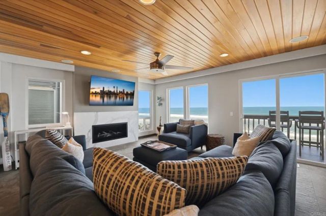 1129 S Pacific Street A, Oceanside, CA 92054