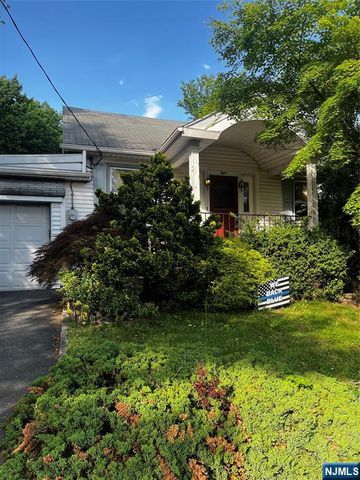 8 Beach Road, Verona, NJ 07044