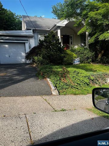 8 Beach Road, Verona, NJ 07044