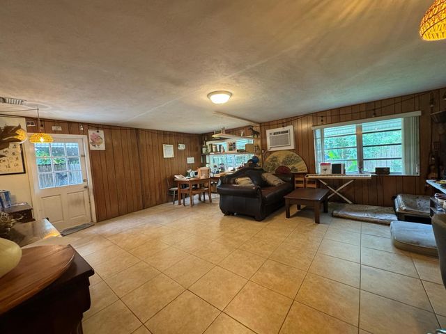 5726 Douglas Street, Hollywood, FL 33021