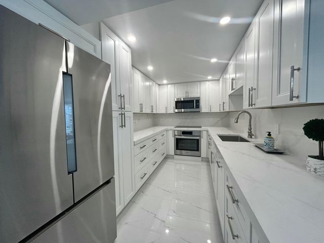 3546 S Ocean Boulevard 405, South Palm Beach, FL 33480