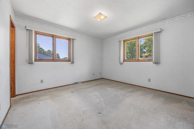 2838 Westgate Drive S, Fargo, ND 58103