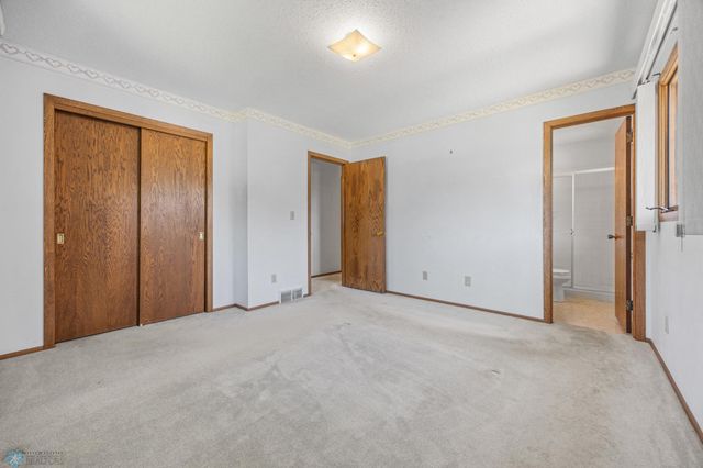 2838 Westgate Drive S, Fargo, ND 58103