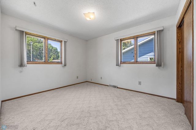 2838 Westgate Drive S, Fargo, ND 58103