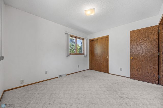 2838 Westgate Drive S, Fargo, ND 58103