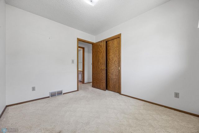 2838 Westgate Drive S, Fargo, ND 58103