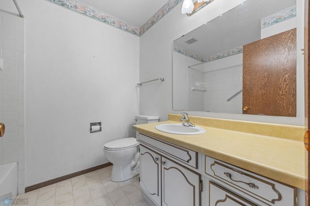 2838 Westgate Drive S, Fargo, ND 58103