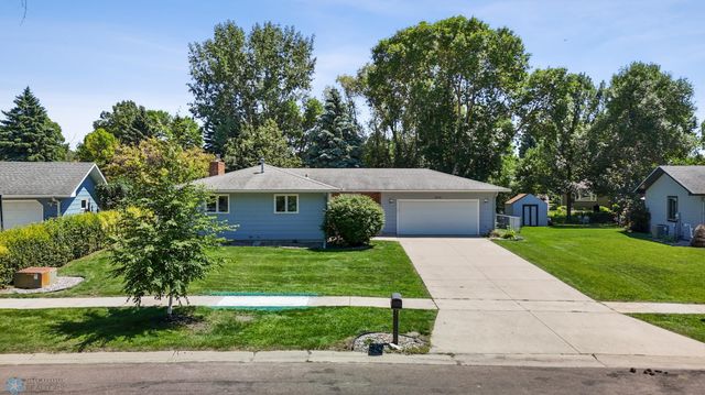 2838 Westgate Drive S, Fargo, ND 58103