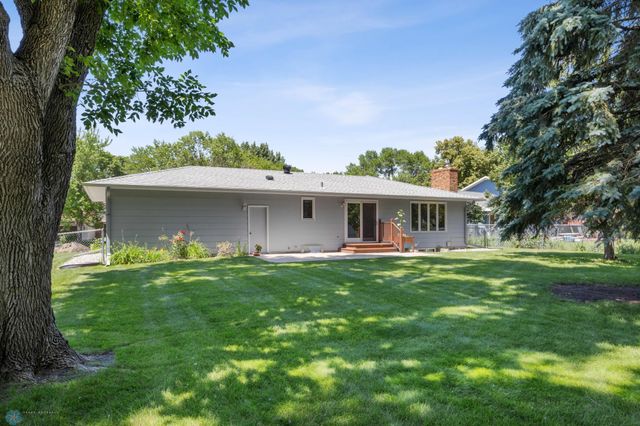 2838 Westgate Drive S, Fargo, ND 58103