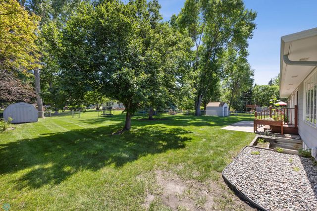 2838 Westgate Drive S, Fargo, ND 58103