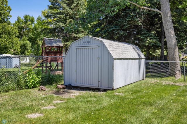 2838 Westgate Drive S, Fargo, ND 58103