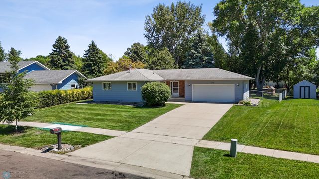 2838 Westgate Drive S, Fargo, ND 58103