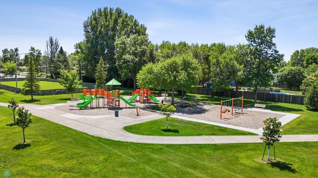 2838 Westgate Drive S, Fargo, ND 58103