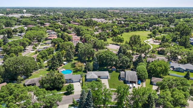 2838 Westgate Drive S, Fargo, ND 58103