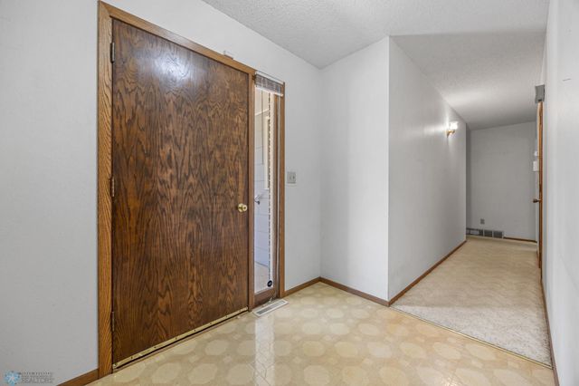 2838 Westgate Drive S, Fargo, ND 58103