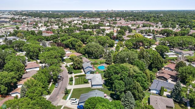 2838 Westgate Drive S, Fargo, ND 58103