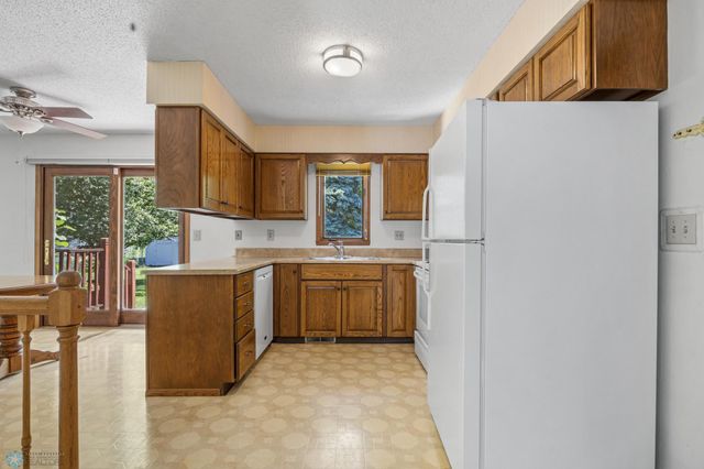 2838 Westgate Drive S, Fargo, ND 58103