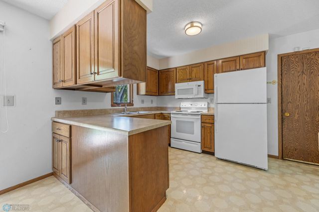 2838 Westgate Drive S, Fargo, ND 58103