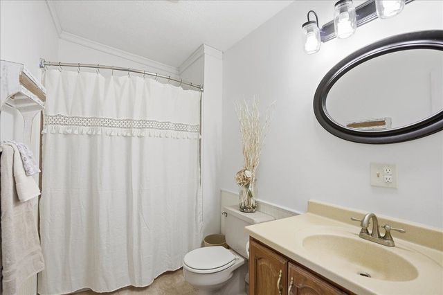 8 Timber Ln Unit 16, South Burlington, VT 05403