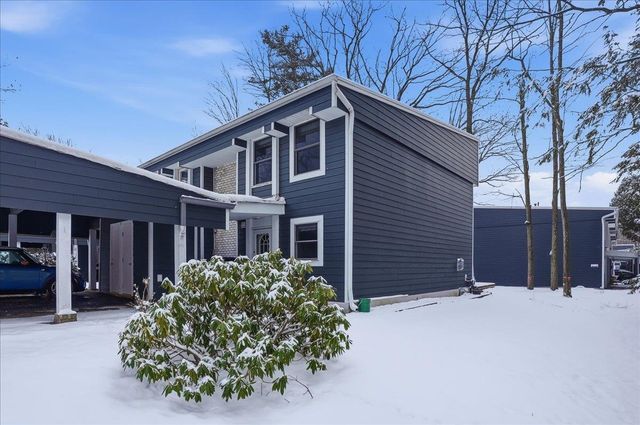 8 Timber Ln Unit 16, South Burlington, VT 05403