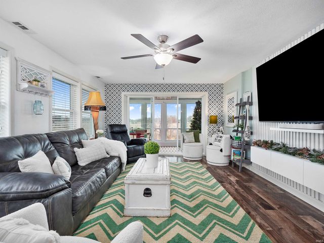 510 S Harkless Dr Apt 12, Syracuse, IN 46567