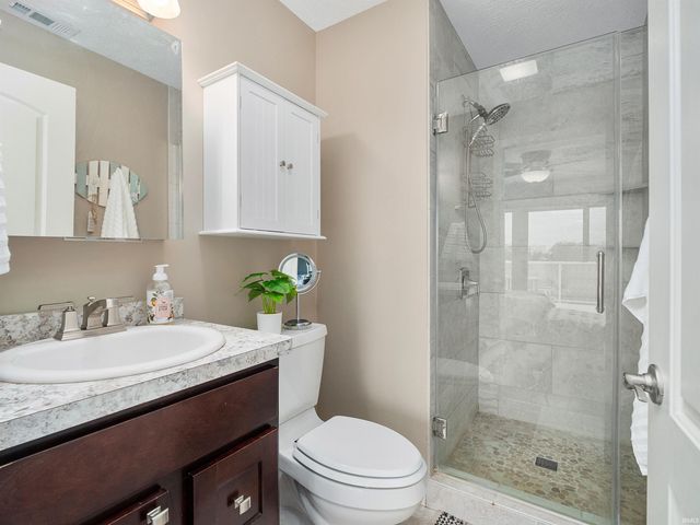 510 S Harkless Dr Apt 12, Syracuse, IN 46567