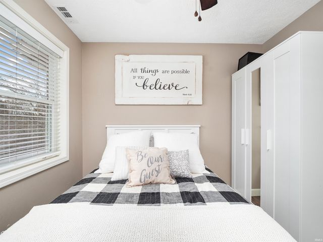 510 S Harkless Dr Apt 12, Syracuse, IN 46567