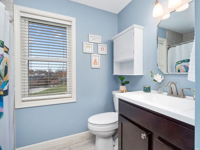 510 S Harkless Dr Apt 12, Syracuse, IN 46567