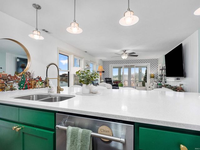 510 S Harkless Dr Apt 12, Syracuse, IN 46567