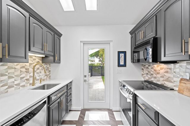 3510 Embassy Drive, West Palm Beach, FL 33401