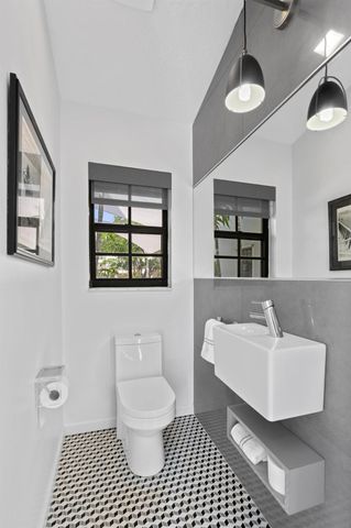 3510 Embassy Drive, West Palm Beach, FL 33401