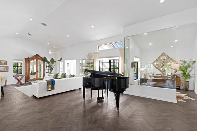 3510 Embassy Drive, West Palm Beach, FL 33401