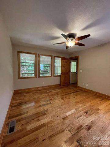260 Bull Creek Road, Asheville, NC 28805