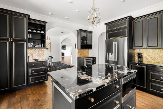 411 SKYLINE DR, West Lake Hills, TX 78746