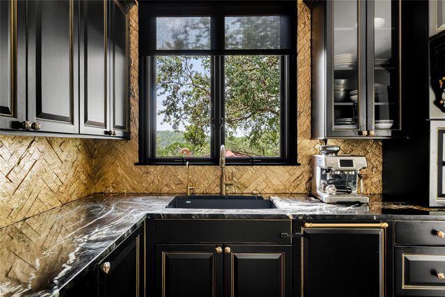 411 SKYLINE DR, West Lake Hills, TX 78746