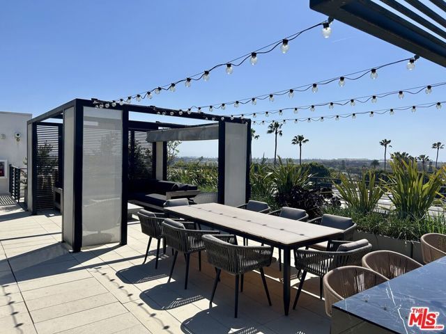 12431 Rochester Avenue 403, Los Angeles, CA 90025