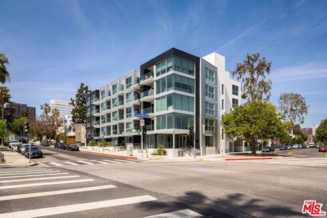 12431 Rochester Avenue 403, Los Angeles, CA 90025