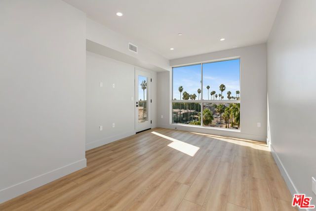 12431 Rochester Avenue 403, Los Angeles, CA 90025