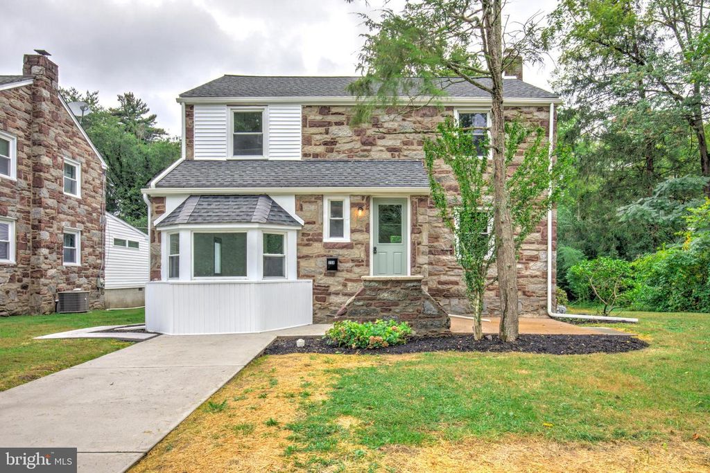 258 LEE CIR, Bryn Mawr, PA 19010