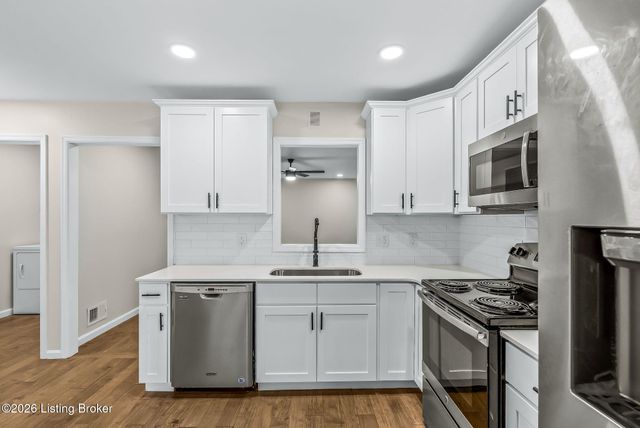 10617 Bracken Branch Ct, Louisville, KY 40223