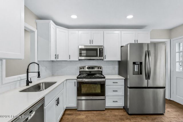 10617 Bracken Branch Ct, Louisville, KY 40223