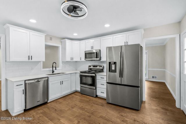 10617 Bracken Branch Ct, Louisville, KY 40223