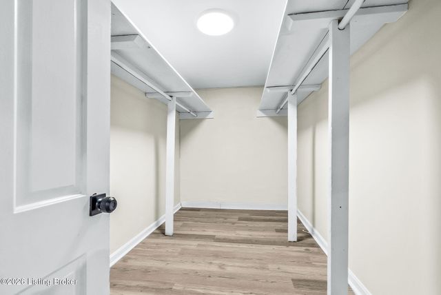 10617 Bracken Branch Ct, Louisville, KY 40223