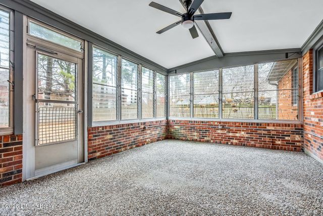 10617 Bracken Branch Ct, Louisville, KY 40223