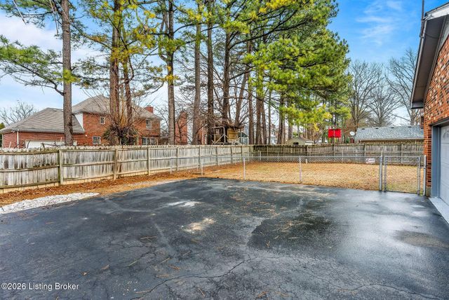 10617 Bracken Branch Ct, Louisville, KY 40223